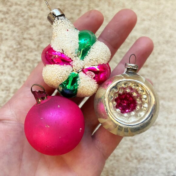 Vintage Lot of 13 Small Feather Tree Mercury Glass Ornaments Tiny Indents Mica - Picture 4 of 6